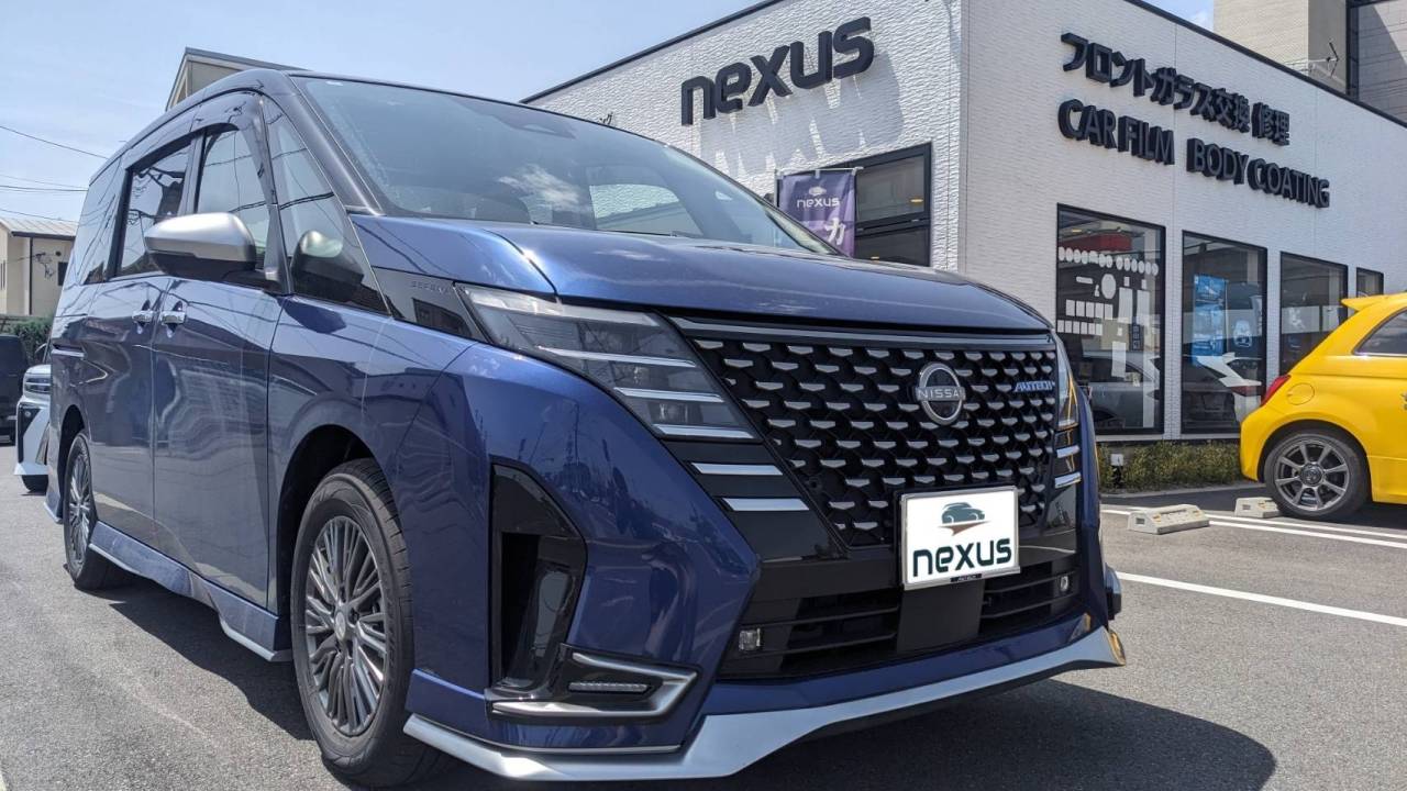 岡山市のお客様にカーフィルム+ヘッドライトプロテクション セレナ
