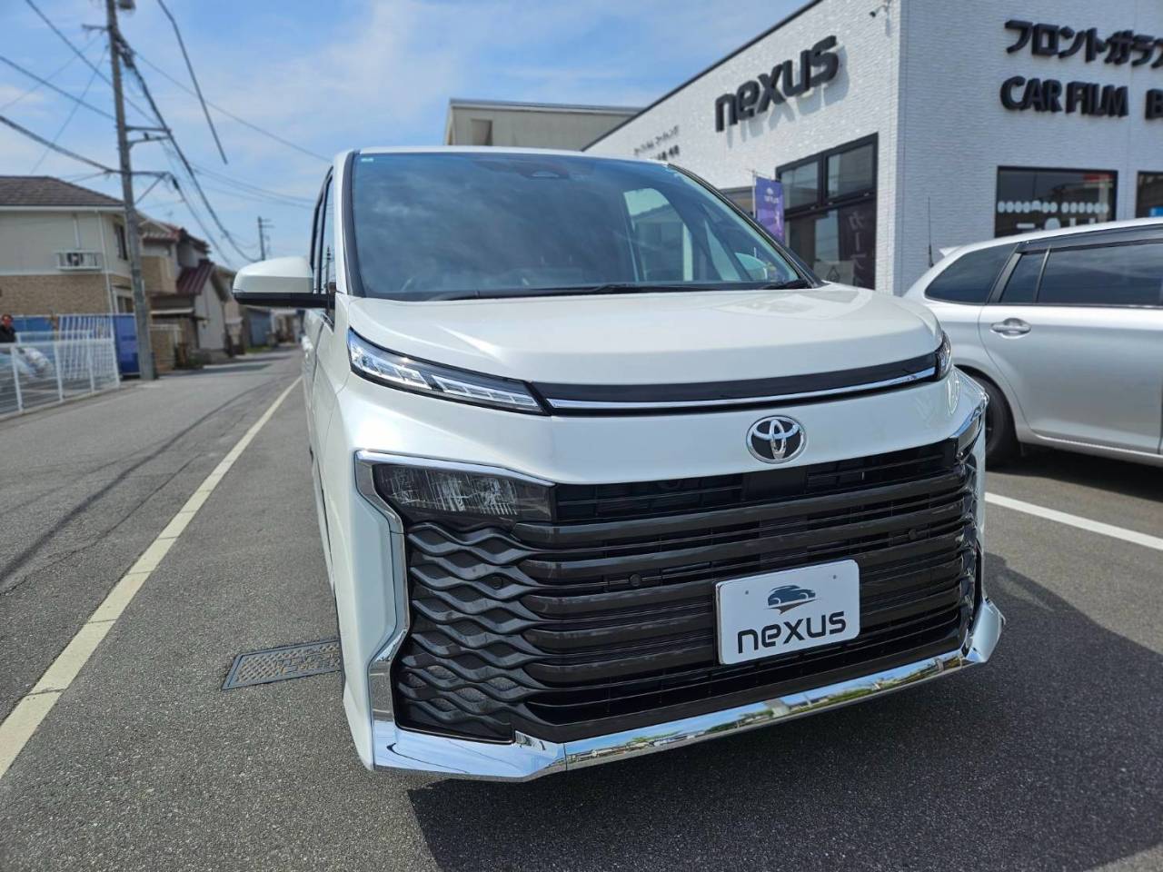 岡山市のお客様にカーフィルム+コーティング(ハイブリッド) ヴォクシー
